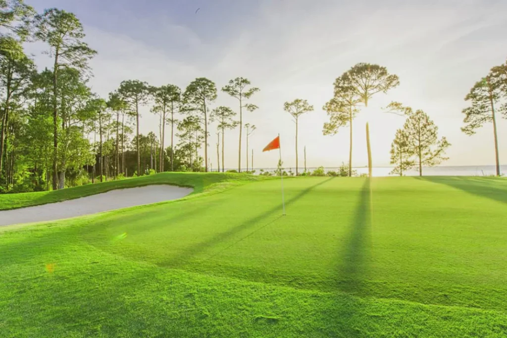 A GOLFER’S BEST EXCUSE? THE DISTRACTING BEAUTY OF 30A’S GOLF COURSES.