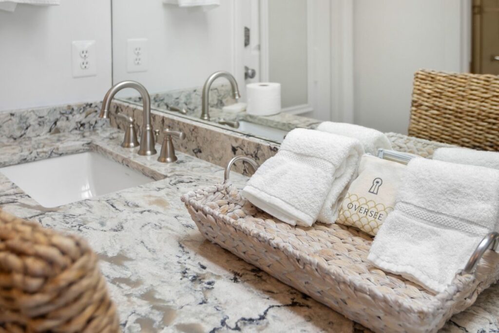 CLEAN AND PRISTINE. HOW PROFESSIONAL HOUSEKEEPING EARNS 5-STAR REVIEWS.