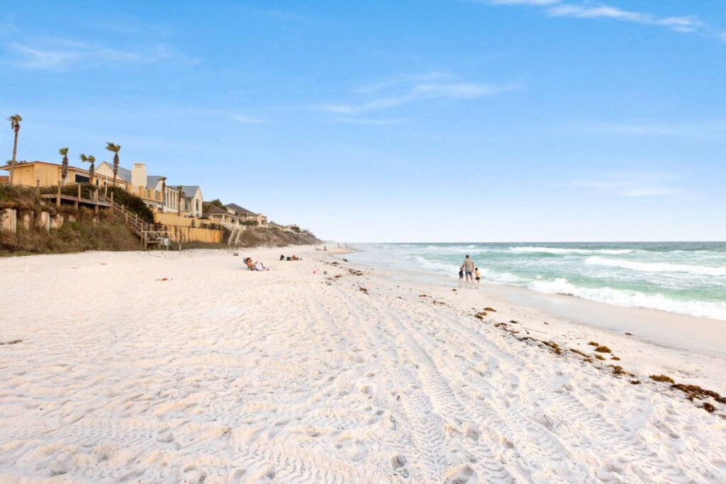 A PERFECT WEEKEND ITINERARY IN BLUE MOUNTAIN BEACH.