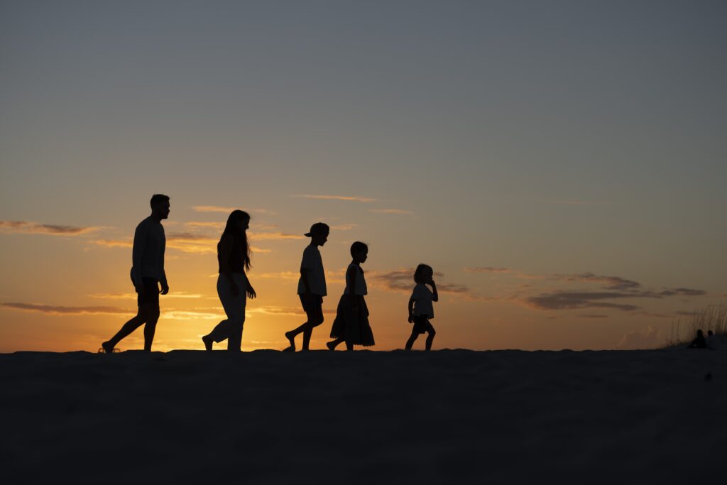 EVENING VIBES: BEST SUNSETS, NIGHT WALKS, AND COASTAL STARS